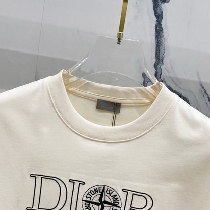 Camiseta con bordado de reloj del alfabeto