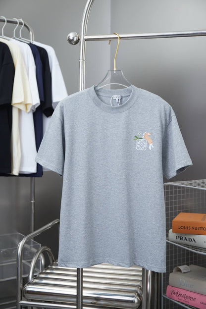 Camiseta con bordado de conejo