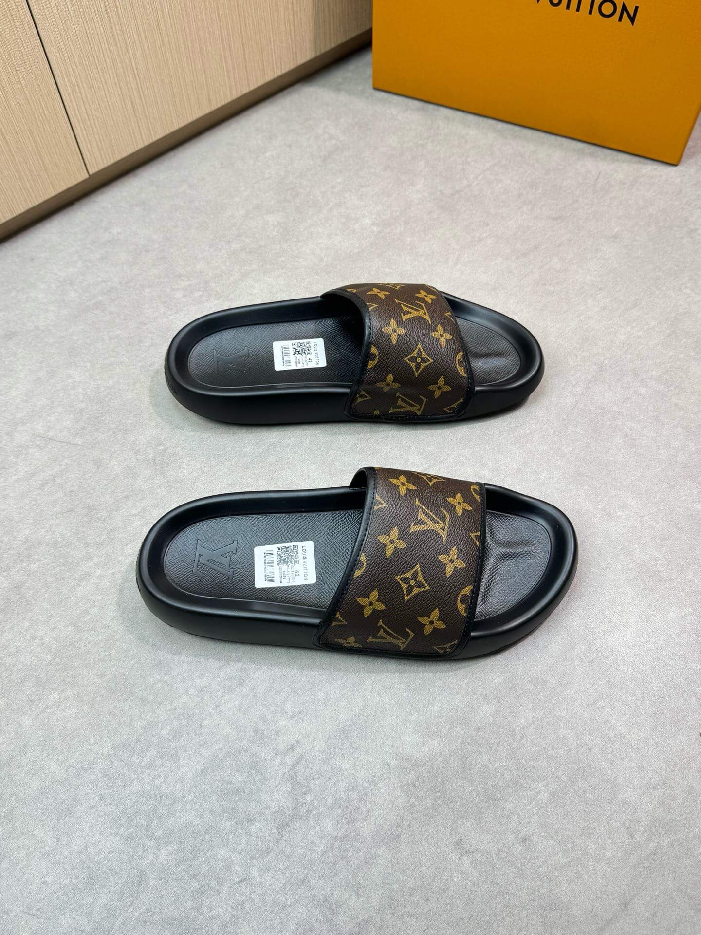 Pantuflas clásicas multicolor con estampado integral