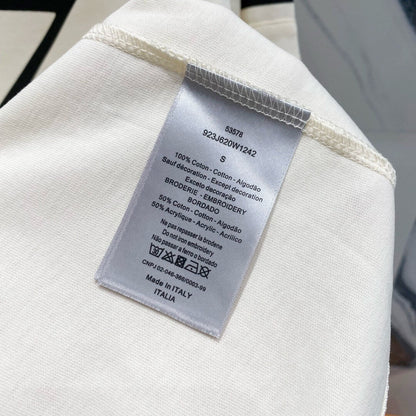 Camiseta con mangas articuladas