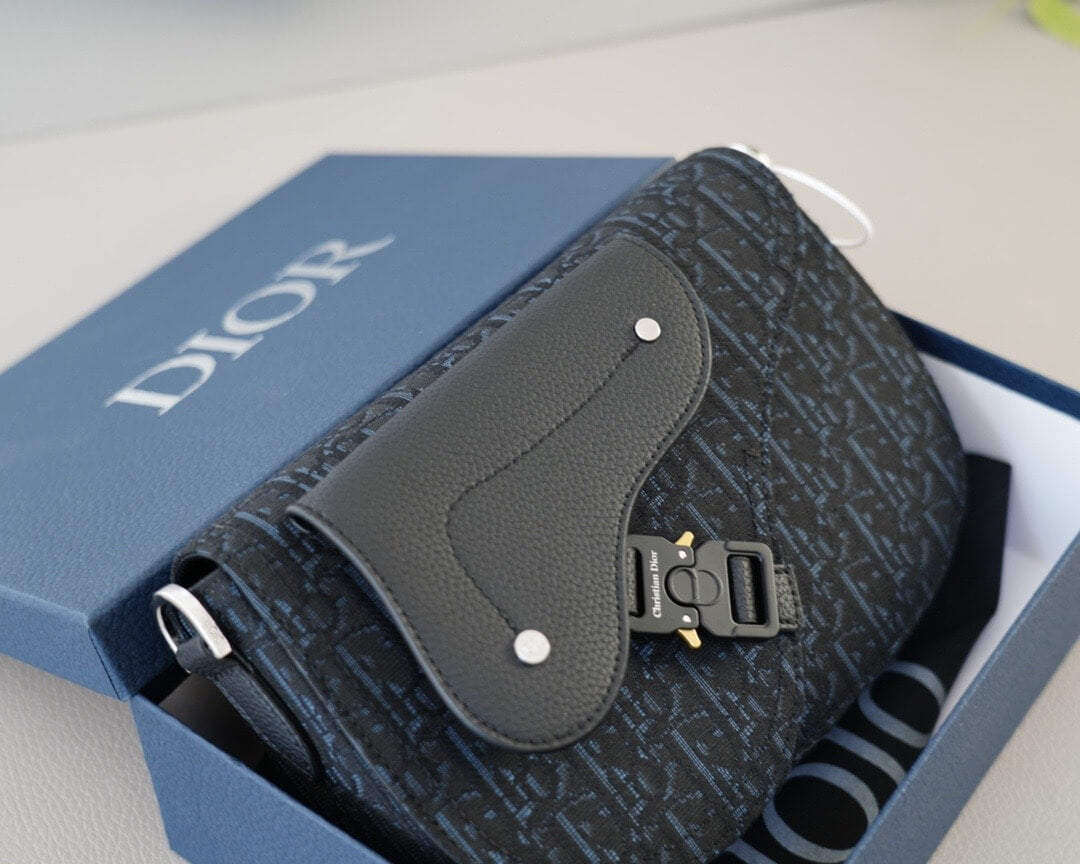 Bolso de sillín clásico sencillo con hebilla de metal