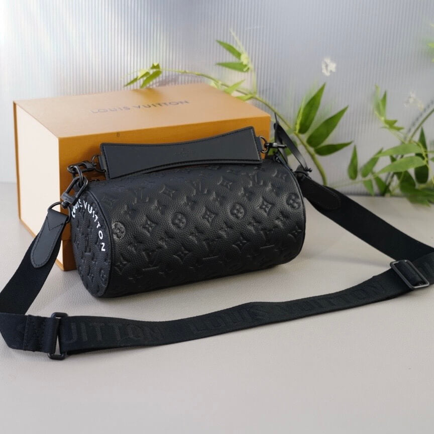Bolso bandolera cilíndrico con estampado de monograma de moda
