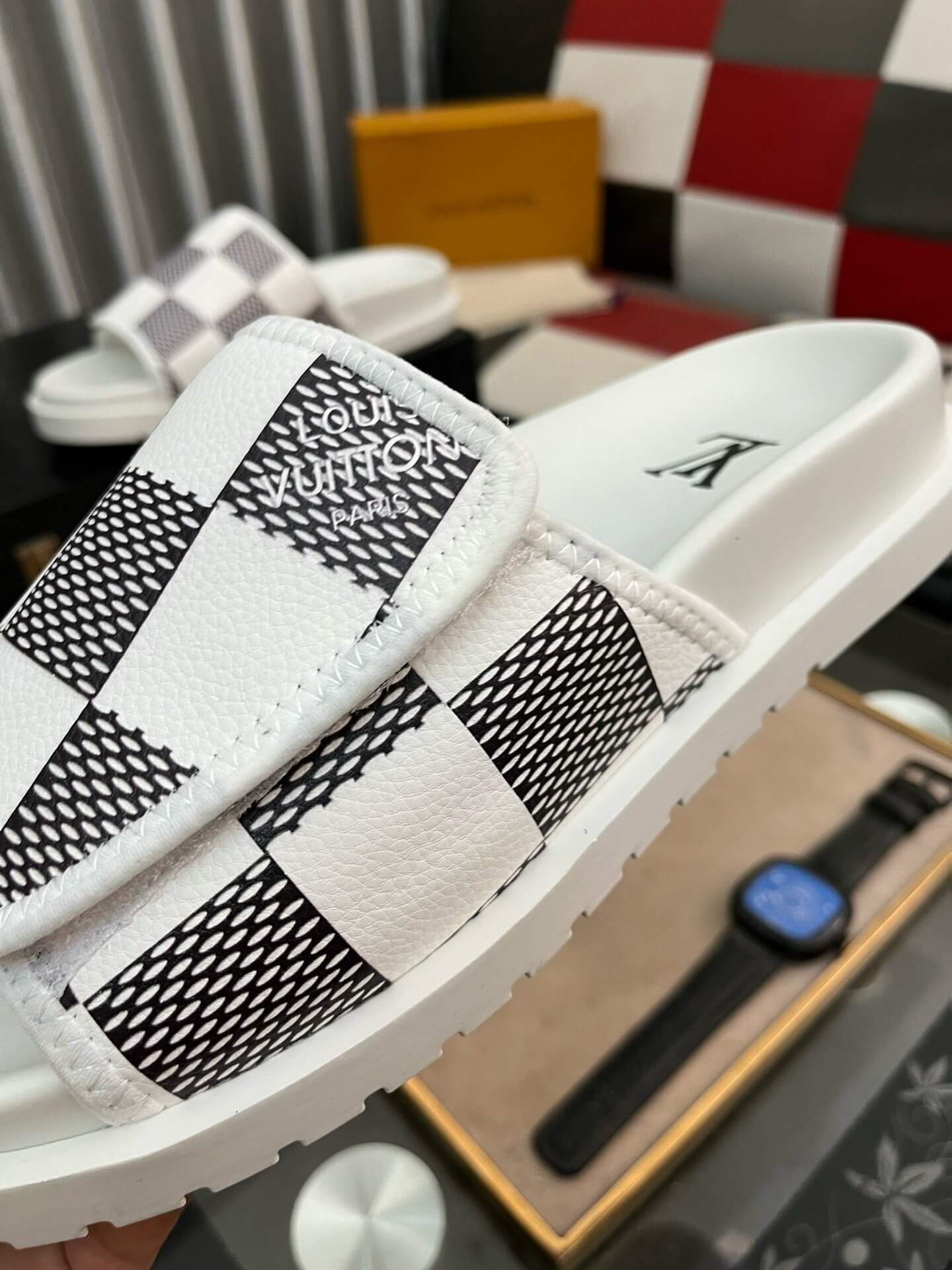 Chaussons à carreaux noirs