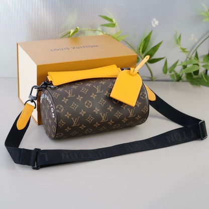 Bolso bandolera cilíndrico con estampado de monograma de moda