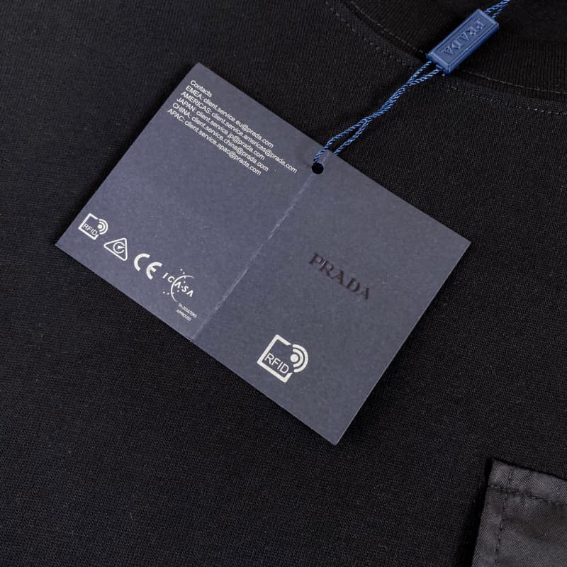 Camiseta con bolsillo utilitario