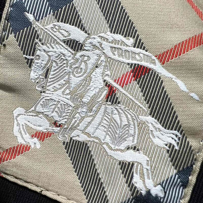 Camiseta clásica bordada con caballo de guerra