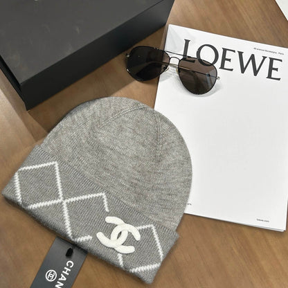 Gorro de punto con estampado de diamantes