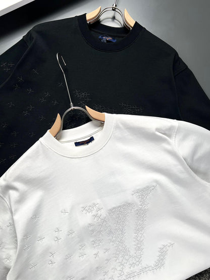 Camiseta bordada con avión