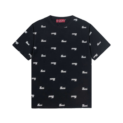 Camiseta con letras estampadas completas