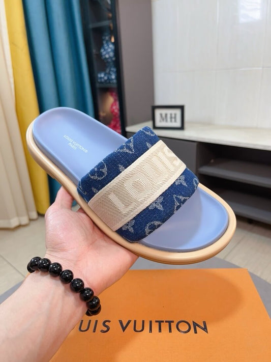 Chaussons à lettres classiques