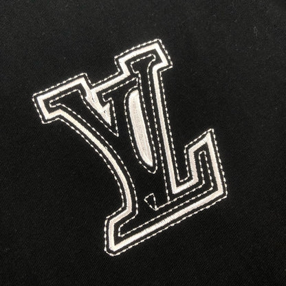 Camiseta con bordado en el pecho