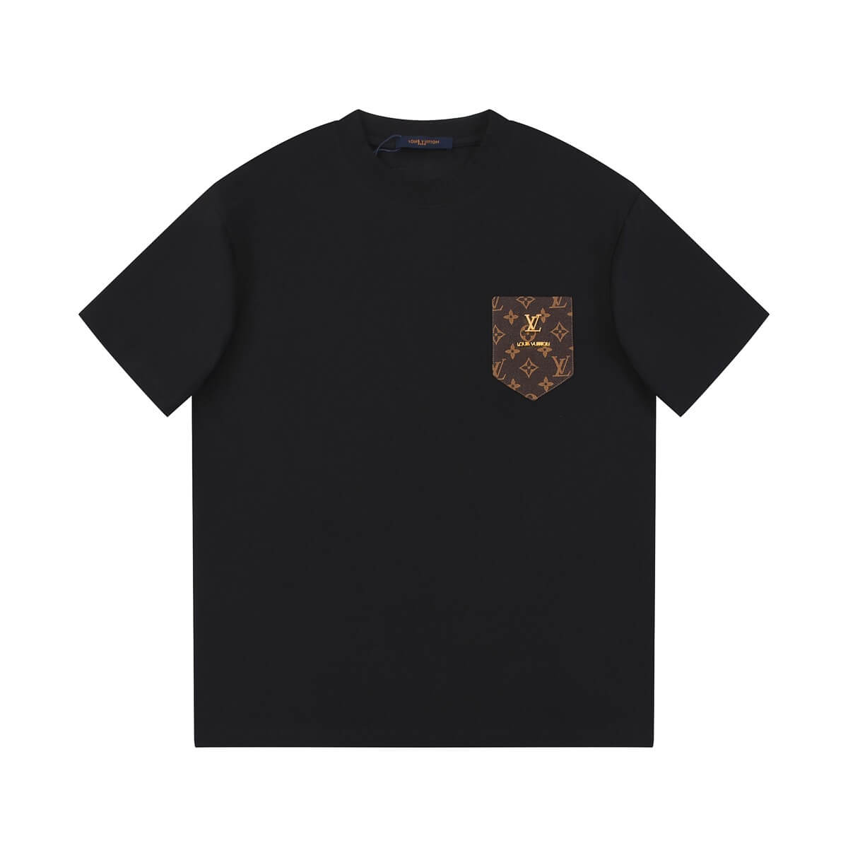 Camiseta con chapa con patrón de metal