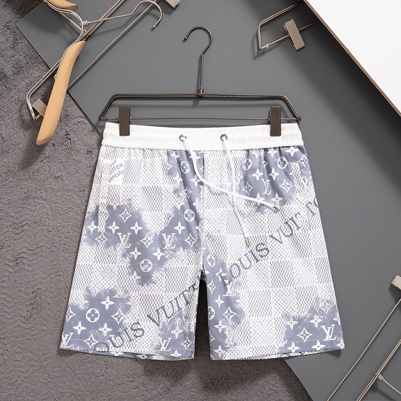 Shorts de playa con cuadros por todas partes