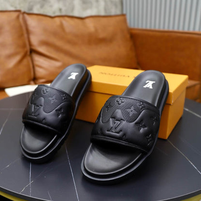 Chaussons multicolores à motifs classiques