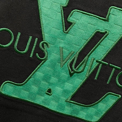 Camiseta bordada con estampado verde