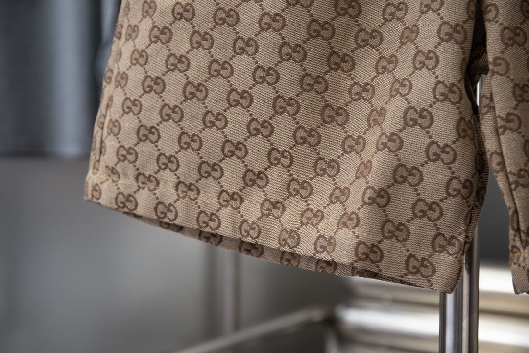 Pantalones cortos marrones con estampado integral