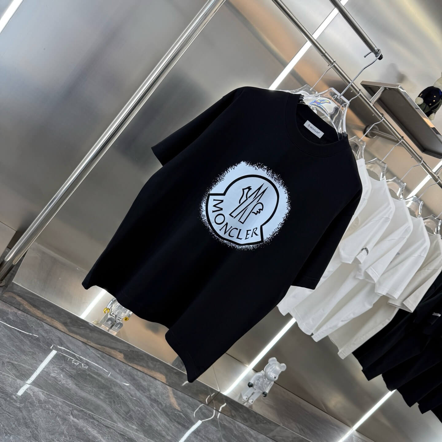 Camiseta con estampado clásico