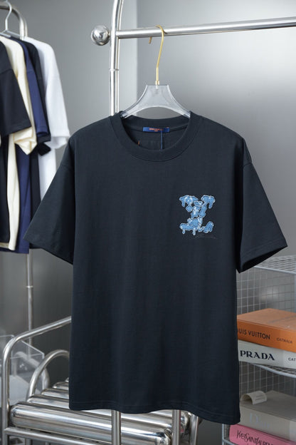 Camiseta vaquera con parches bordados