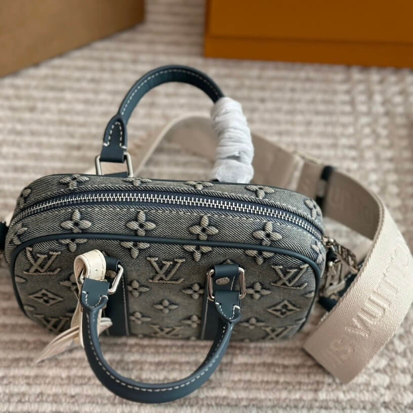 Bolso para cámara vintage con relieve