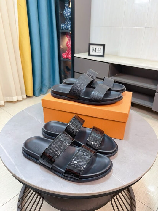Chaussons noirs avec lettres 3D