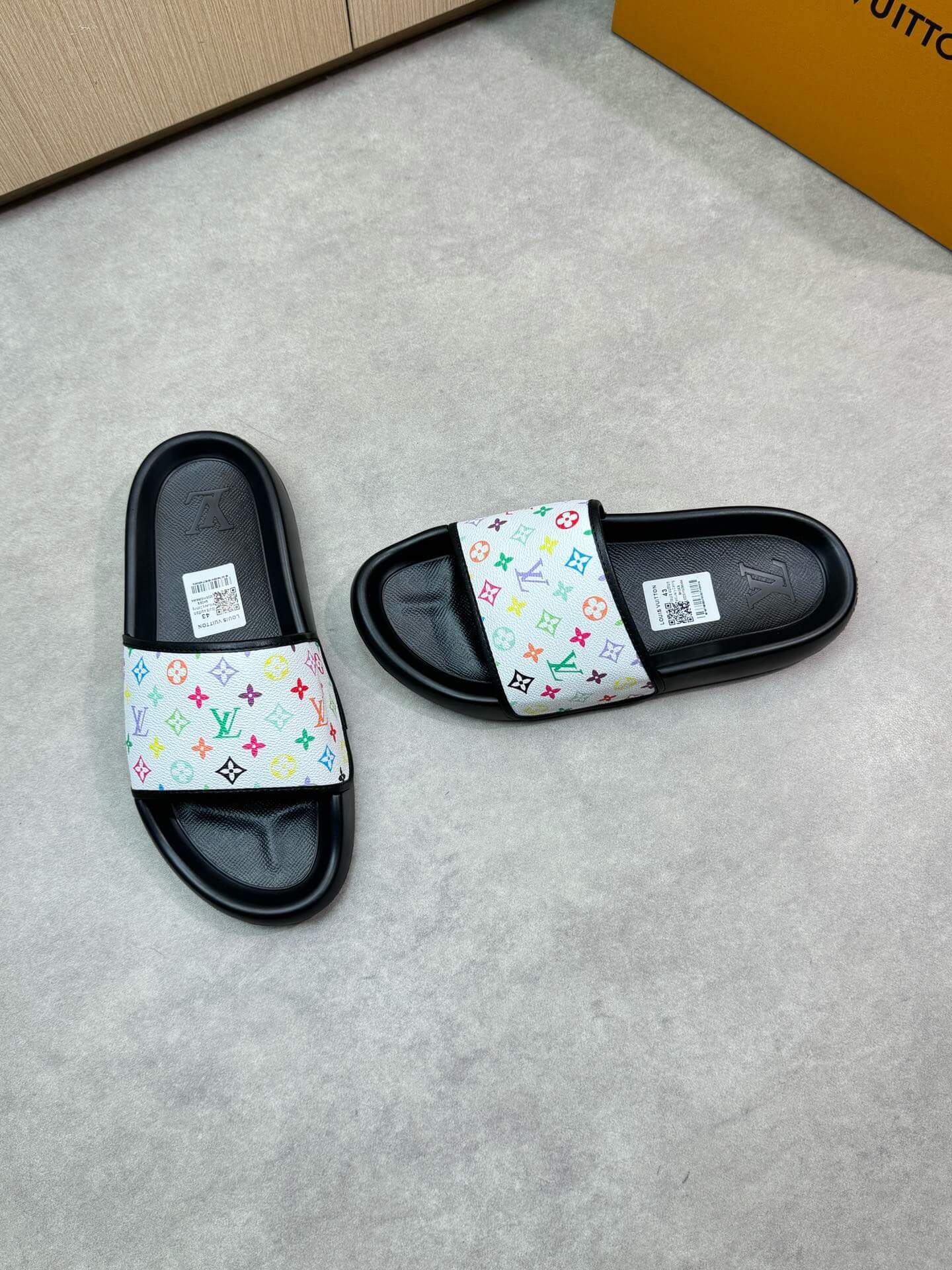 Pantuflas con estampado colorido