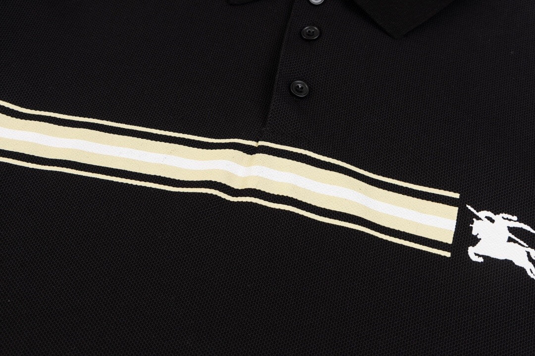 Camiseta polo con bordado de caballo de guerra a rayas
