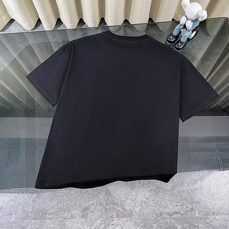 Camiseta con bolsillo utilitario