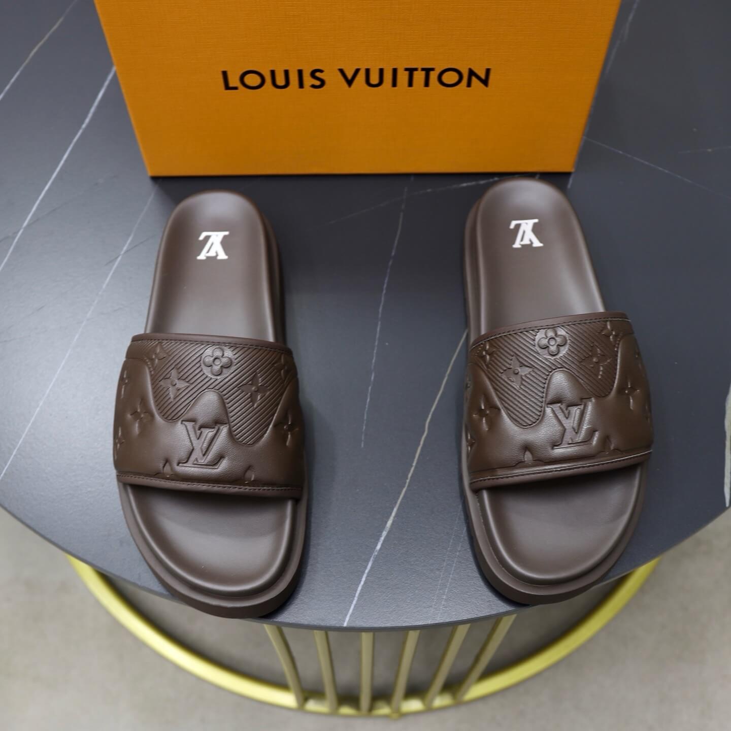 Chaussons multicolores à motifs classiques