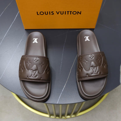 Chaussons multicolores à motifs classiques