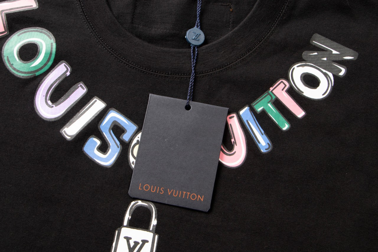 Camiseta con estampado de collar