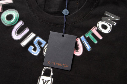 Camiseta con estampado de collar