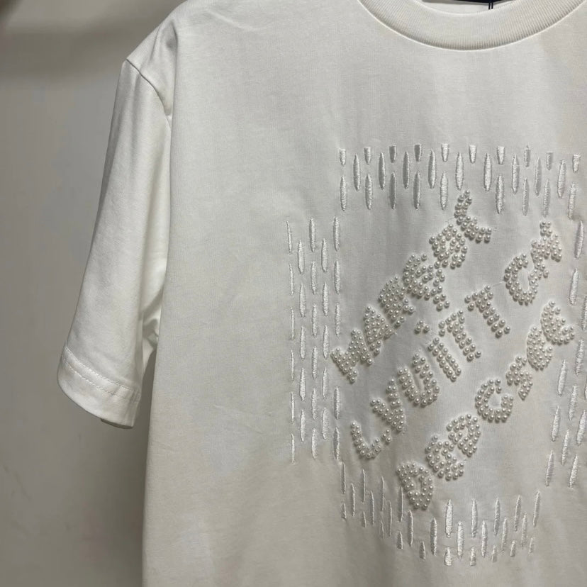 Camiseta bordada con perlas