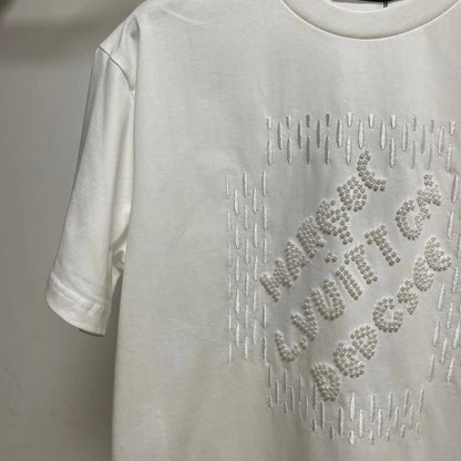 Camiseta bordada con perlas