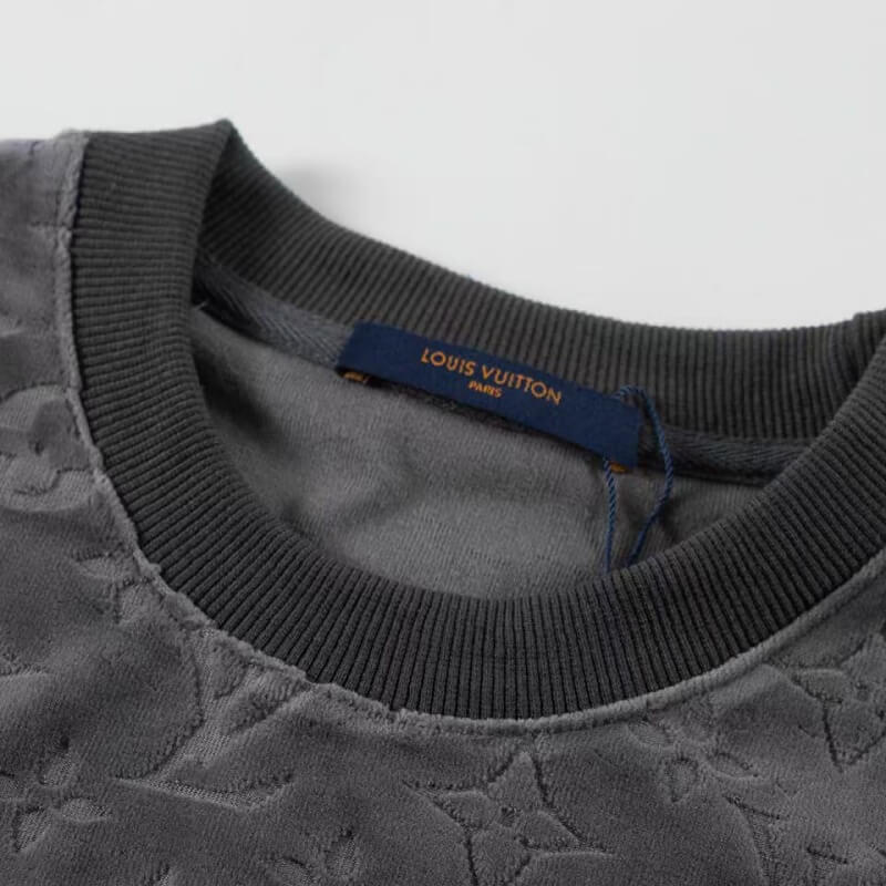 Camiseta clásica estampada en relieve por todas partes