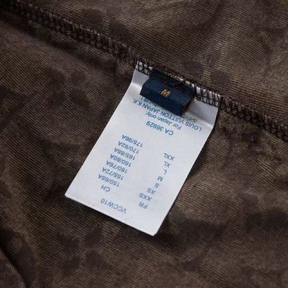 Camiseta clásica estampada en relieve por todas partes