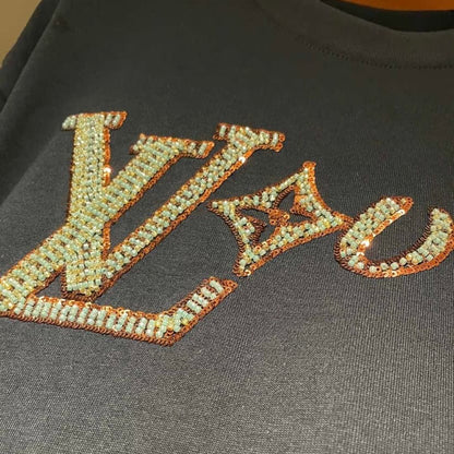 Camiseta artesanal con lentejuelas bordadas