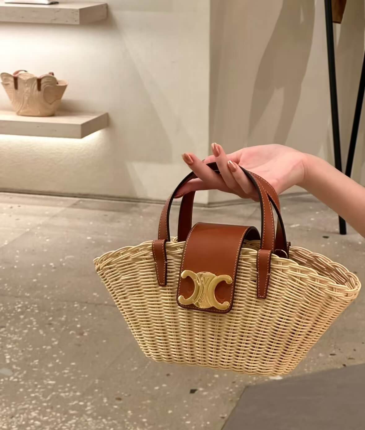 Bolso de hombro de bambú estilo resort