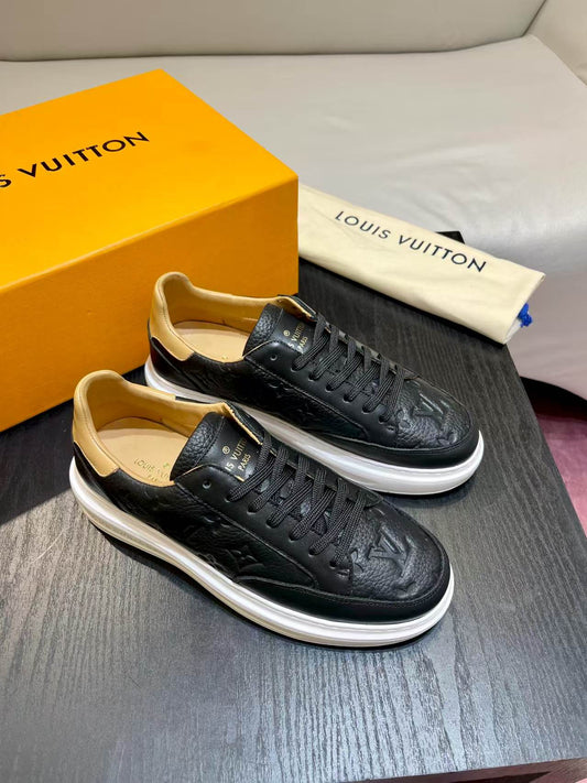 Black embossed casual shoes