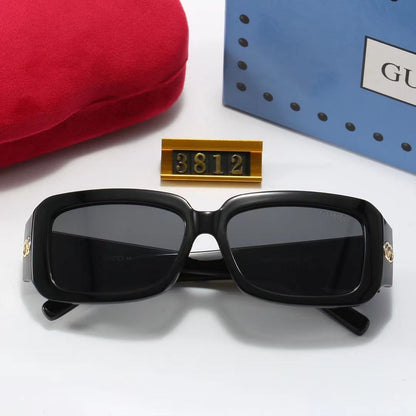 Gafas de sol retro con montura gruesa