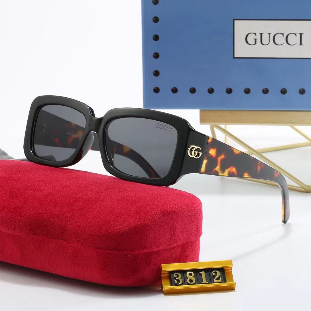 Gafas de sol retro con montura gruesa