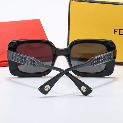 Gafas de sol con montura cuadrada