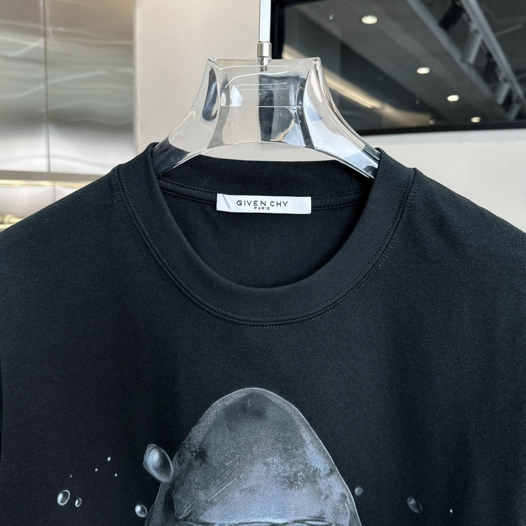 Camiseta con estampado de tiburón
