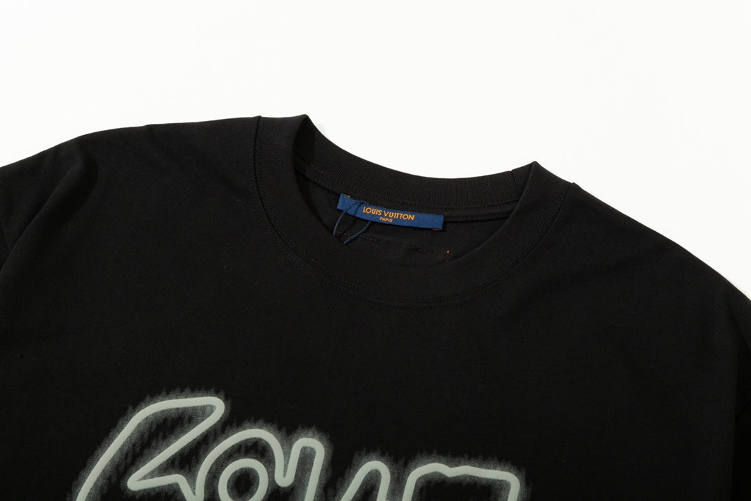 Camiseta con estampado de letras de espuma