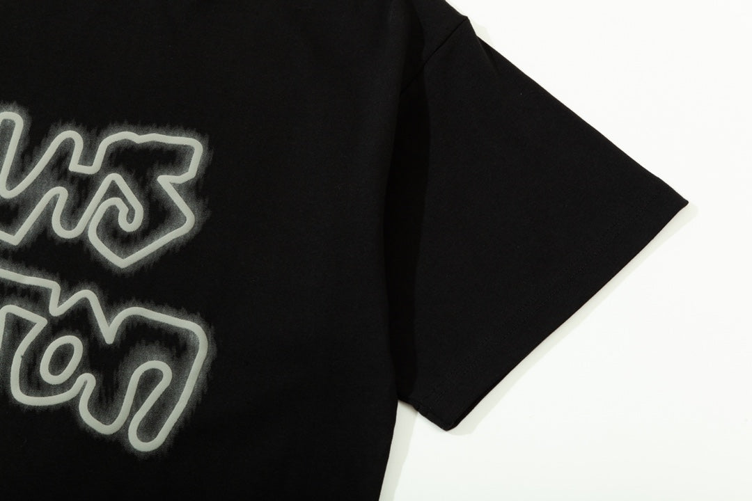 Camiseta con estampado de letras de espuma
