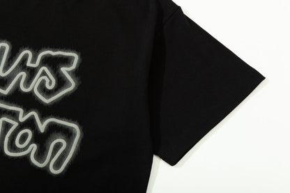 Camiseta con estampado de letras de espuma