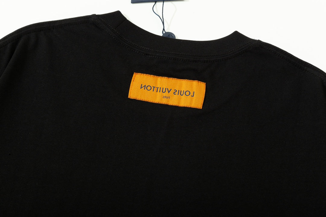 Camiseta con estampado de letras de espuma