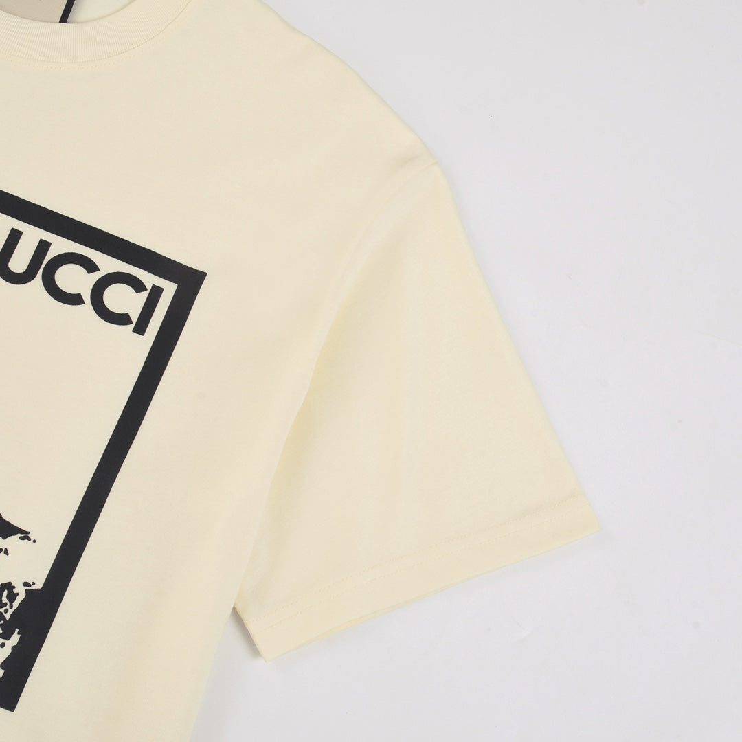 Camiseta con estampado de montaña nevada