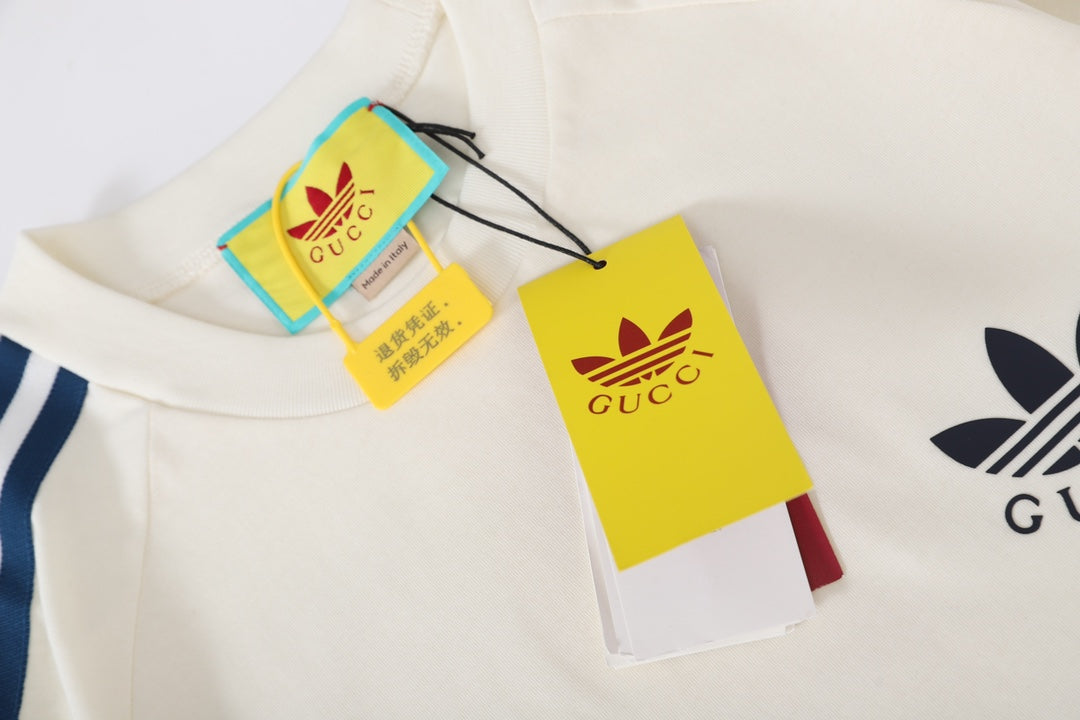 Camiseta de rayas en los hombros