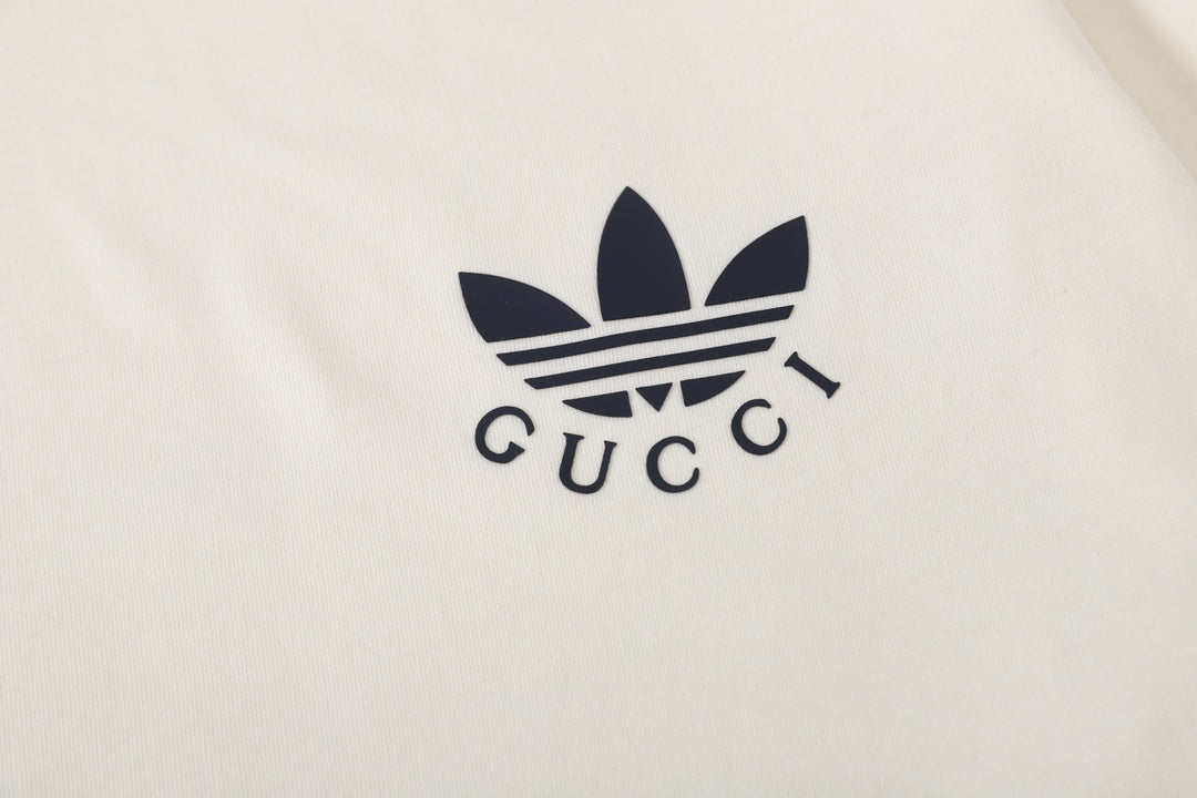 Camiseta de rayas en los hombros