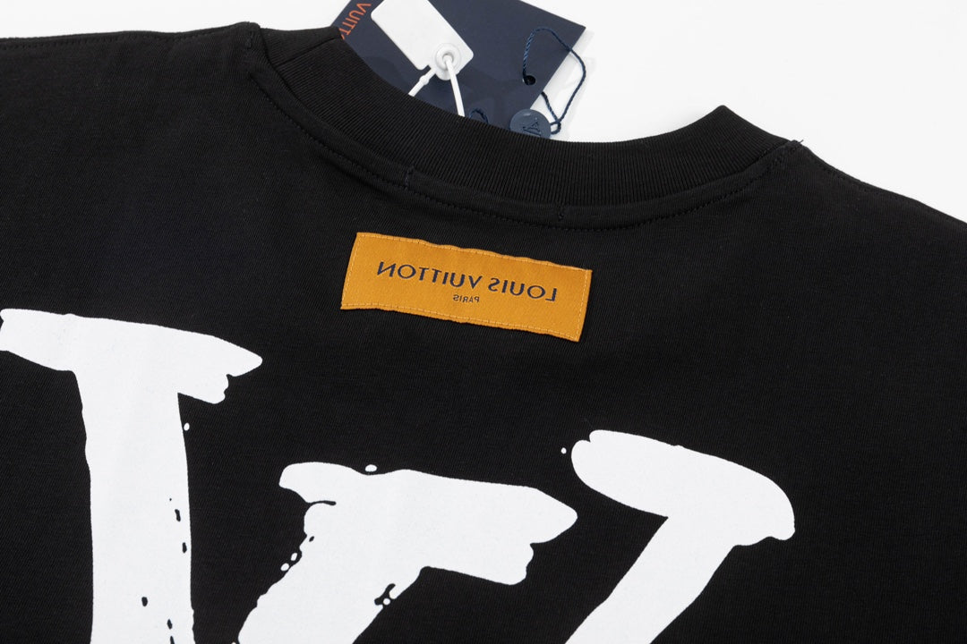 Camiseta con estampado de letras en la parte delantera y trasera